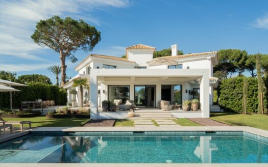 Chalet junto a la playa Los Monteros Marbella
Luxury Villa  next to beach Marbella
فيلا فاخرة بجوار شاطئ ماربيا