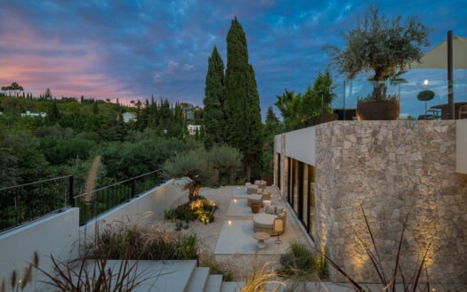 Luxury frontline golf villa for sale in Marbella